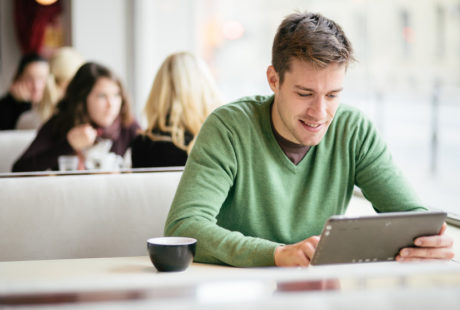 Attract readers to online news site